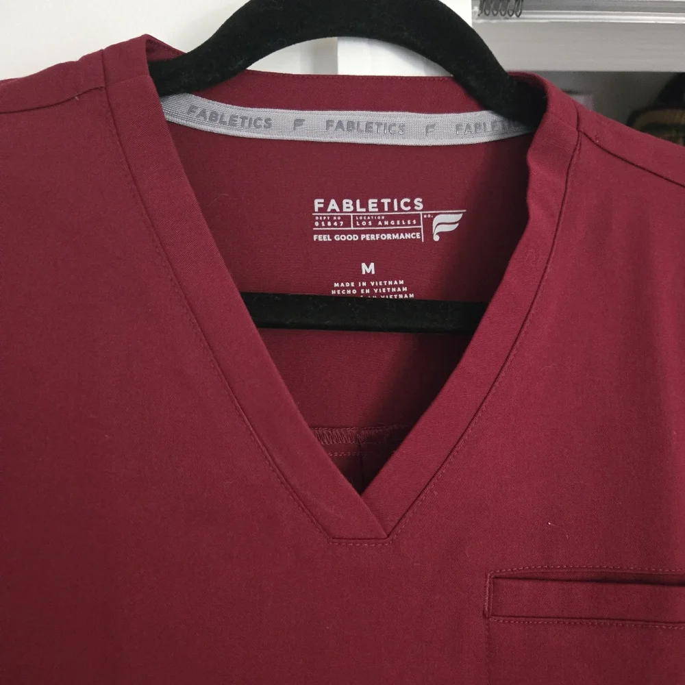 Fabletics Set Wine Color Scrubs Medium - Picture 3 of 7